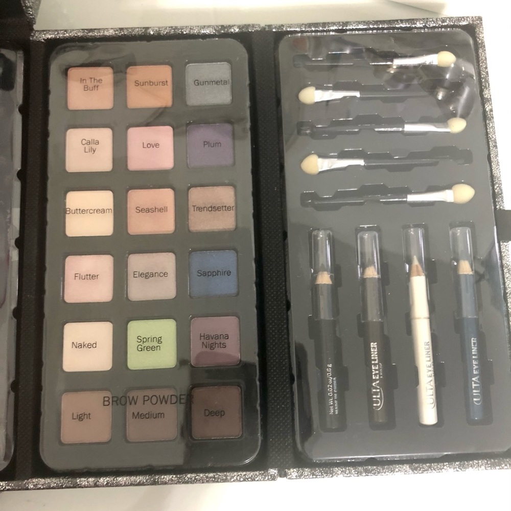 Ulta Makeup Kit - Picture 7 of 8